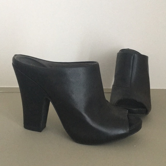 Black leather open toe mule chunky heel sandals - Picture 2 of 8